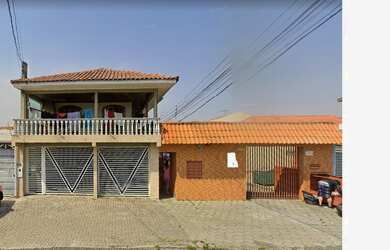 Imagem: A casa possui 3 Dormitórios, 1 Suíte, 3 Banheiros, 2 Vagas