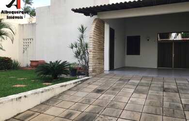 Imagem: A loja possui 3 Dormitórios, 1 Suíte, 3 Banheiros, 2 Vagas