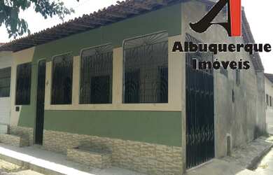 Imagem: A casa possui 5 Dormitórios, 2 Suítes, Varanda e está localizado