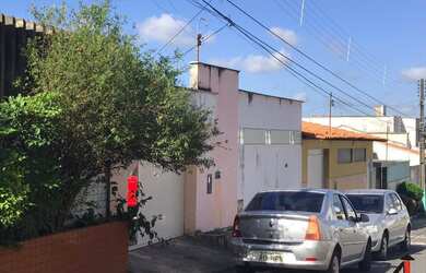 Imagem: A casa possui 4 Dormitórios, 3 Suítes, 4 Banheiros, 170m²