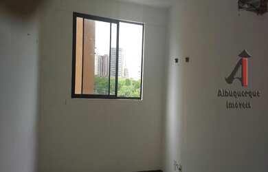 Imagem: O apartamento possui 2 Dormitórios, 1 Suíte, 2 Banheiros