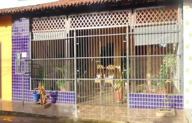 Imagem: A casa possui 3 Dormitórios, 1 Suíte, 2 Banheiros, 2 Vagas