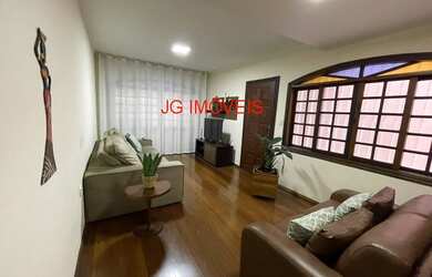 Imagem: A casa possui 3 Dormitórios, 2 Suítes, 4 Banheiros, 2 Vagas