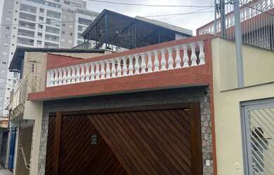 Imagem: A casa possui 2 Dormitórios, 2 Suítes, 3 Banheiros, 2 Vagas