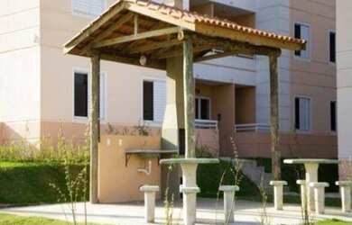 Imagem: O apartamento possui 2 Dormitórios, 1 Banheiro, 1 Vaga na garagem