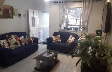 Imagem: A casa possui 2 Dormitórios, 2 Banheiros, 1 Vaga na garagem