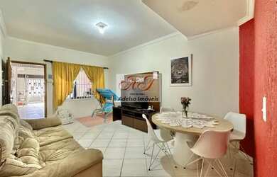 Imagem: A casa possui 3 Dormitórios, 3 Banheiros, 2 Vagas na garagem