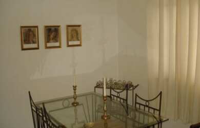 Imagem: O apartamento possui 2 Dormitórios, 1 Suíte, 2 Banheiros