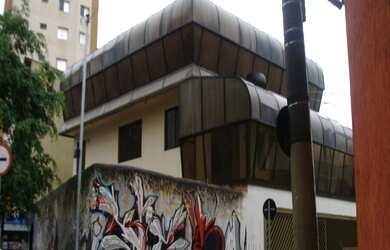 Imagem: A casa possui 4 Dormitórios, 3 Suítes, 1 Banheiro, 4 Vagas