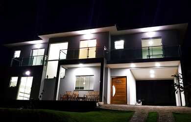 Imagem 2: Casa de Alto padrão localizada em condomínio em Atibaia