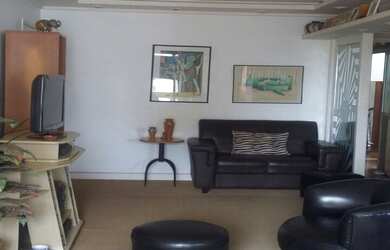 Imagem 2: 3 dormitórios, 1 suítes, 2 banheiro, 2 vagas na garagem, 130M² de Área Construída