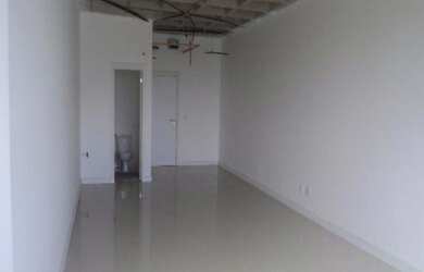 Imagem: A sala comercial possui 1 Dormitório, 1 Banheiro, 1 Vaga na