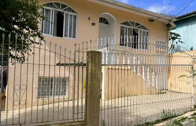 Imagem: A casa possui 2 Dormitórios, 170m² de Área Privada e está