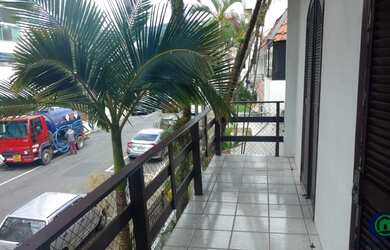 Imagem: A casa possui 7 Dormitórios, 2 Suítes, 4 Banheiros, 2 Vagas