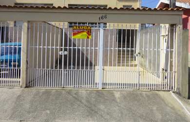 Imagem: A casa possui 3 Dormitórios, 1 Suíte, 3 Banheiros, 2 Vagas