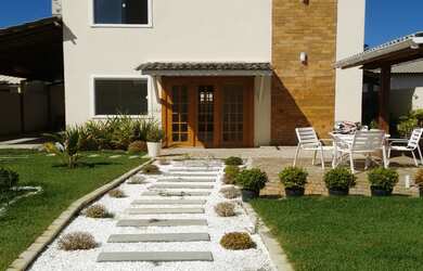 Imagem: A casa possui 4 Dormitórios, 2 Suítes, 3 Banheiros, 4 Vagas