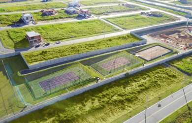 Imagem: O terreno possui 300m² de Área Privada e está localizado