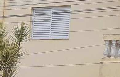 Imagem: O apartamento possui 2 Dormitórios, 1 Suíte, 2 Banheiros