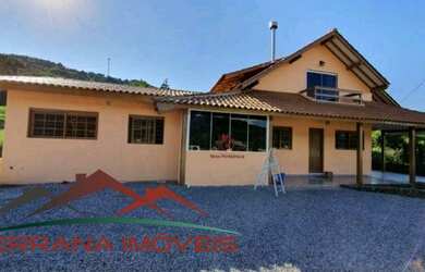 Imagem: A loja possui 6 Dormitórios, 3 Banheiros, 3 Vagas na garagem