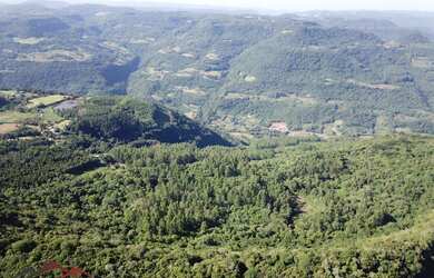 Imagem: O terreno possui 300.000m² de Área Privada e está localizado