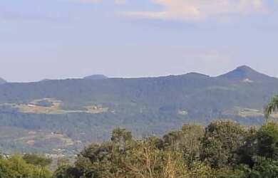 Imagem: O terreno possui 55.000m² de Área Privada e está localizado