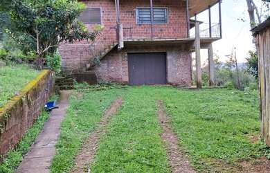 Imagem: A fazenda possui 2 Dormitórios, 1 Banheiro, 1 Vaga na garagem