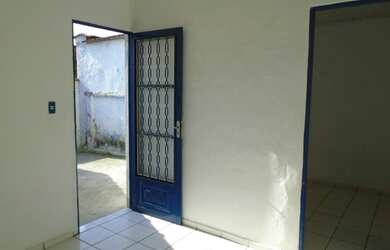 Imagem: A casa possui 2 Dormitórios, 1 Banheiro e está localizado