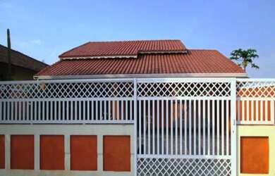 Imagem: A casa possui 2 Dormitórios, 1 Banheiro, 8 Vagas na garagem