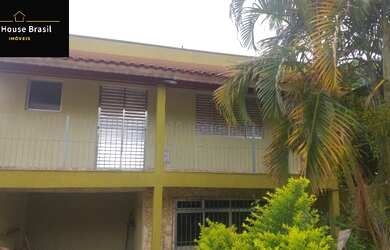 Imagem: A casa possui 3 Dormitórios, 2 Suítes, 4 Banheiros, 6 Vagas