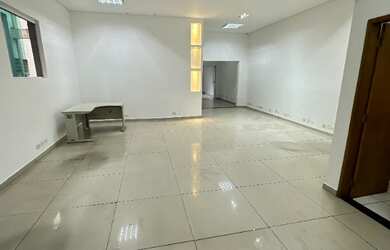 Imagem 13: Salão Comercial para Locação na Vila Mazzei - São Paulo-SP: 240m², 3 banheiros, 4 vagas de