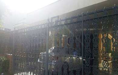 Imagem: A loja possui 4 Dormitórios, 3 Banheiros, 5 Vagas na garagem