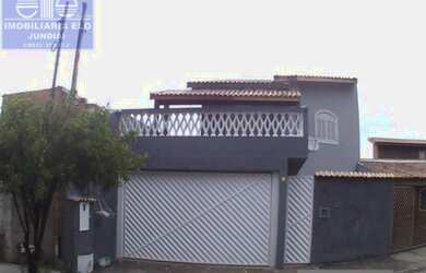 Imagem: A casa possui 3 Dormitórios, 3 Banheiros, 2 Vagas na garagem