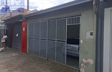 Imagem: A casa possui 2 Dormitórios, 2 Banheiros, 2 Vagas na garagem