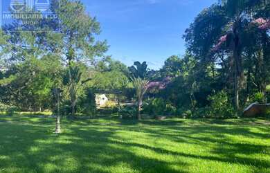 Imagem: A chácara possui 3 Dormitórios, 3 Suítes, 3 Banheiros, 2