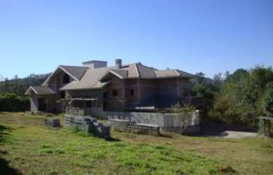 Imagem: A casa em condomínio possui 5 Dormitórios, 5 Suítes, 7 Banheiros