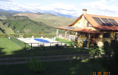 Imagem: A fazenda possui 4 Dormitórios, 3 Suítes, 1 Banheiro, 3 Vagas