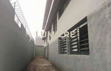 Imagem: O depósito possui 2 Banheiros, 10 Vagas na garagem, 800m²