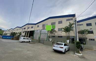 Imagem: O depósito possui 10 Vagas na garagem, 2400m² de Área e está