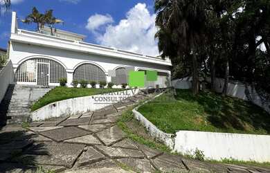 Imagem: A casa possui 5 Dormitórios, 5 Suítes, 8 Banheiros, 12 Vagas