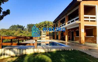 Imagem: A chácara possui 3 Dormitórios, 1 Suíte, 3 Banheiros, 6 Vagas