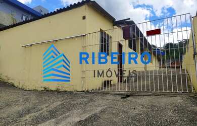 Imagem: A casa possui 3 Dormitórios, 1 Suíte, 2 Banheiros, 3 Vagas