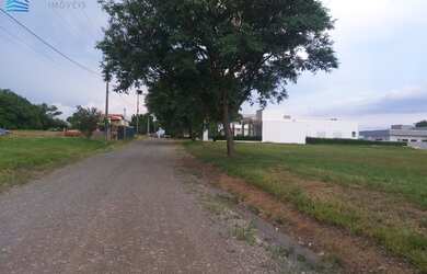 Imagem: O terreno à venda possui e está localizado em Ninho Verde