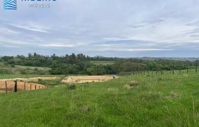 Imagem: O terreno à venda possui e está localizado em Dos Marianos