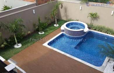 Imagem: A casa possui 4 Dormitórios, 4 Suítes, 6 Banheiros, 4 Vagas