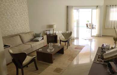 Imagem: A casa possui 3 Dormitórios, 3 Suítes, 5 Banheiros e 4 Vagas