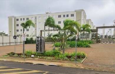 Imagem: O apartamento possui 2 Dormitórios, 1 Banheiro, 1 Vaga na garagem