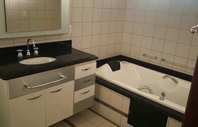 Imagem: O apartamento possui 3 Dormitórios, 2 Suítes, 2 Vagas na garagem