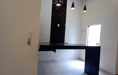 Imagem: A casa possui 3 Dormitórios, 1 Suíte, 3 Banheiros, 2 Vagas