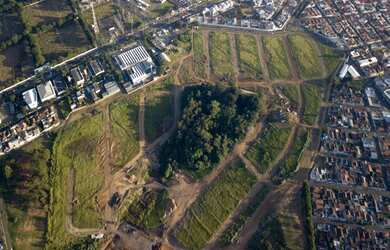 Imagem: O terreno possui 421m² de Área e está localizado em Centro