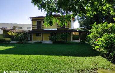 Imagem: A casa possui 2 Dormitórios, 2 Suítes, 3 Banheiros, 6 Vagas